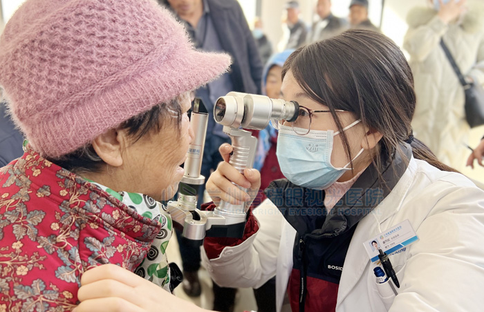 蘭州普瑞眼視光醫(yī)院“迎新春，送溫暖”慰問貧困群眾公益